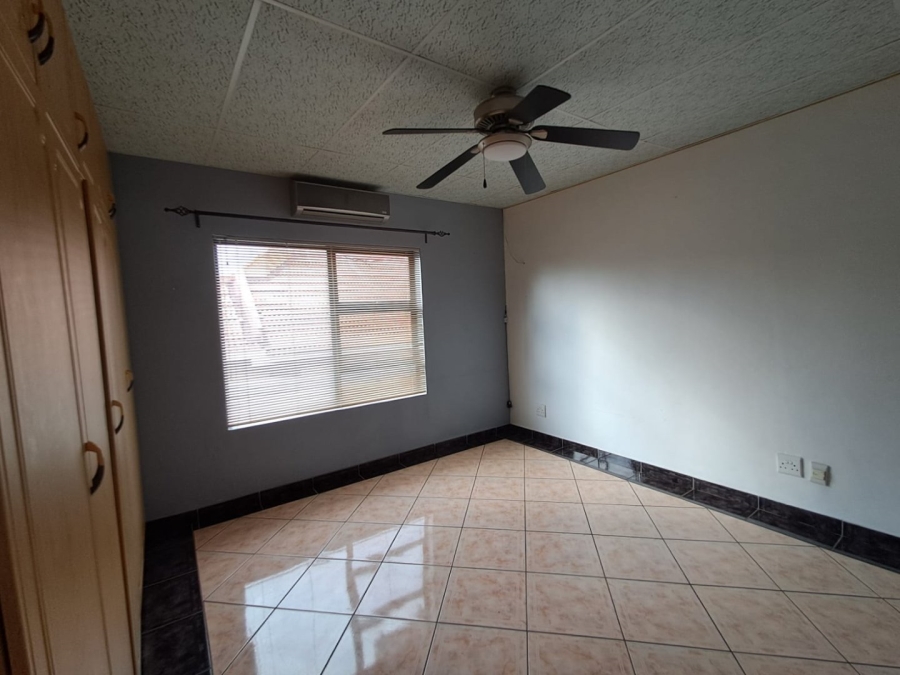 4 Bedroom Property for Sale in Roylglen Gardens Northern Cape